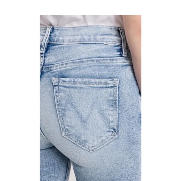 This is a sample size 28 - Picture 3 of 5